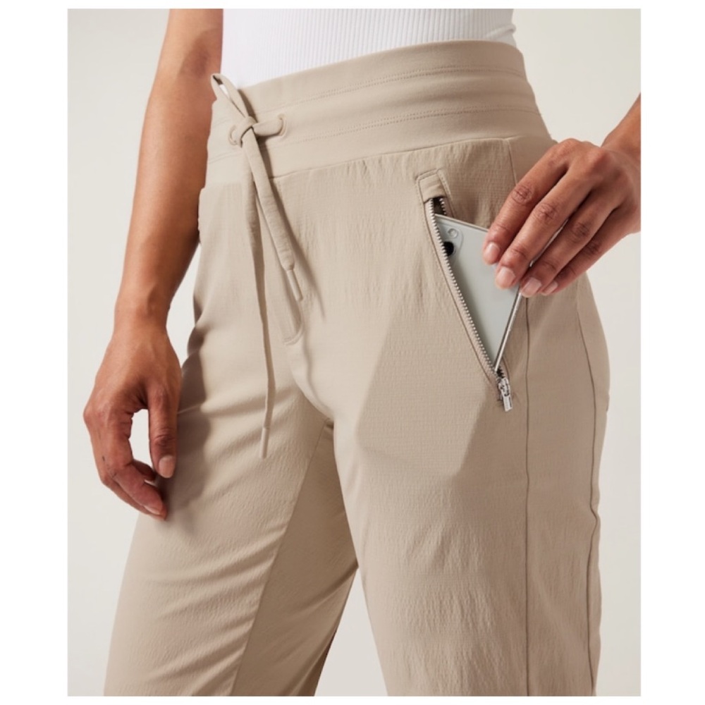 🔥 ATHLETA Trekkie North Jogger Lightweight Pants & 2-Way Stretch NWT’S-$90 - Picture 2 of 7